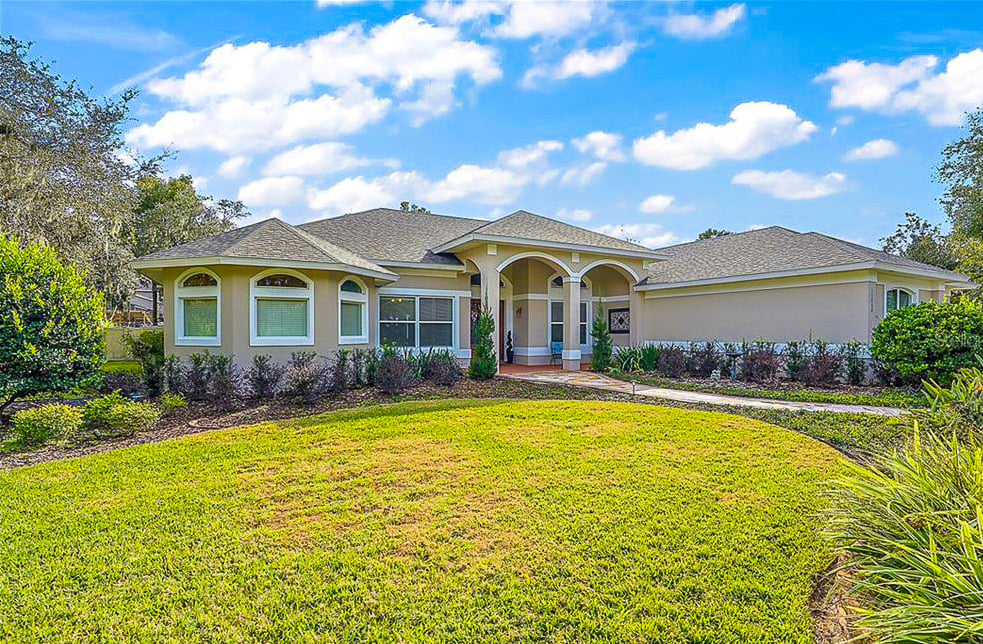 Tavares & Mount Dora, FL Homes for Sale Pools, Top Locations, & More